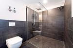 Badezimmer mit Dusche und WC - Wohnung 38 - Top-Hundeurlaub