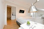 Schlafzimmer mit Blick zum Flur - Wohnung 67 - Top-Hundeurlaub