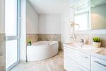 Badezimmer mit Whirlwanne und Sauna - Promenadenvilla 03 Wohnung 06 - Top-Hundeurlaub