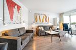 Wohnzimmer mit Blick zum Sofa - Promenadenvilla 03 Wohnung 07 - Top-Hundeurlaub