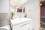 Badezimmer mit Dusche und WC - Promenadenvilla 03 Wohnung 02 - Top-Hundeurlaub