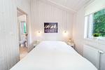 1. Schlafzimmer mit Doppelbett - Ferienhaus 13 - Top-Hundeurlaub