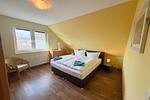 Ruhiges Schlafzimmer mit Doppelbett für erholsame Nächte an der Ostsee - Ferienwohnung Ostseeblume - Top-Hundeurlaub