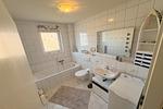 Gepflegtes Badezimmer mit Dusche und Fenster in Kölpinsee - Ferienwohnung Ostseeblume - Top-Hundeurlaub