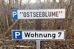 Parkplatz „Ostseeblume Wohnung 7“ direkt am Haus in Kölpinsee - Ferienwohnung Ostseeblume - Top-Hundeurlaub