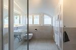 Modernes Badezimmer mit Dusche und Waschbecken - Boddenräuber 5 - Top-Hundeurlaub