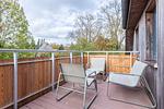 Terrasse mit Sitzmöbeln und Blick ins Grüne - Boddenräuber 5 - Top-Hundeurlaub