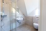 Modernes Badezimmer mit Dusche und WC - Boddenräuber 4 - Top-Hundeurlaub
