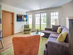 Wohnzimmer - Komfortplus Ferienwohnung mit 1 Schlafzimmer und Balkon im Obergeschoss (054) - Top-Hundeurlaub