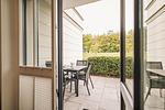 Wohnbereich mit Blick zur Terrasse - WE 2 - "Strandrose" - Top-Hundeurlaub