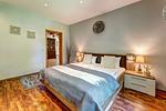Schlafzimmer mit großen Doppelbett - Haus Seeadler, Whg. Turmfalke - Top-Hundeurlaub