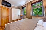 Schlafzimmer mit großen Doppelbett - Haus Seeadler, Whg. Sturmmöwe - Top-Hundeurlaub