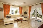 Wohnzimmer - FeWo Bodden: Terrasse - Top-Hundeurlaub