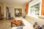 Wohnzimmer - FeWo Bodden: Terrasse - Top-Hundeurlaub