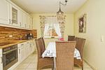 Küche / Küchenzeile - FeWo Bodden: Terrasse - Top-Hundeurlaub
