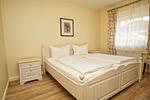 Schlafzimmer - FeWo Bodden: Terrasse - Top-Hundeurlaub