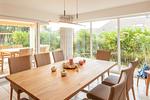 Wohnzimmer - Haus: Kamin, Garten - Top-Hundeurlaub