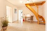 Wohnzimmer - Haus: Kamin, Garten - Top-Hundeurlaub