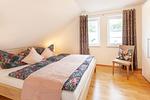 Schlafzimmer - Haus: Kamin, Garten - Top-Hundeurlaub