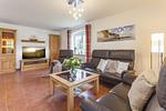 Wohnzimmer - Haus: Kamin, Garten, Sauna - Top-Hundeurlaub