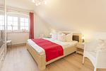 Schlafzimmer - Haus: Kamin, Garten, Sauna - Top-Hundeurlaub