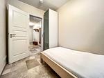 1. Schlafzimmer mit Schrank - Wohnung 03 - Top-Hundeurlaub
