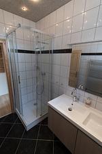 FB01_Haus Falkenhagen 11_Duschbad 02 - Naturpur Ferienhaus - Top-Hundeurlaub
