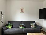 Bequeme Couch - eine Möglichkeit zur Aufbettung für 2 Personen - Ferienhaus Familien-Idyll Bibertalblick - Top-Hundeurlaub