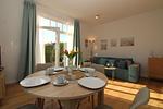 Wohnzimmer - Appartementhaus Meeresblick Fewo E.11 (rolli-freundlich) - Top-Hundeurlaub