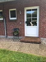 Fassade / Eingang - Modern und Komfortabel - Top-Hundeurlaub