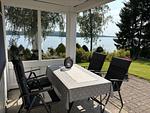 Überdachte Terrasse mit Blick auf den See beim Schwedenhaus am See in Värmland - Schwedenhaus am See - Top-Hundeurlaub
