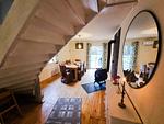 Wohnbereich der Villa Clara mit moderner Einrichtung und Spiegel – stilvolles Ferienhaus in Småland nahe der Ostsee - Villa Clara - Top-Hundeurlaub