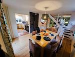 Moderne Küche der Villa Clara in Småland mit Küchenzeile und Essbereich – Ferienhaus nahe Blankaholm und der Ostsee - Villa Clara - Top-Hundeurlaub