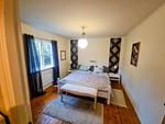 Schlafzimmer der Villa Clara in Småland mit Doppelbett und hellem Holzdesign – ruhiger Schlafbereich nahe Blankaholm - Villa Clara - Top-Hundeurlaub