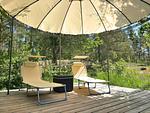 Sonnenschirm und Sitzplatz im Garten der Villa Clara - Villa Clara - Top-Hundeurlaub