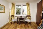 Wohnzimmer - Haus Cottage Garden: Gartenblick - Top-Hundeurlaub