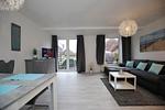 Wohnzimmer mit Blick zur Terrasse - Wohnung 115 - Top-Hundeurlaub