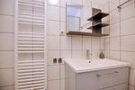 Badezimmer mit Waschbecken und Spiegel - Wohnung 115 - Top-Hundeurlaub