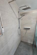 Badezimmer mit ebenerdiger Dusche - Ferienhaus Kammblick - Top-Hundeurlaub