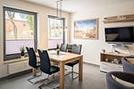 gemütlicher Essbereich mit Ausblick - Wohnung 04 - Top-Hundeurlaub