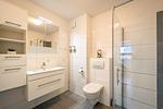 Badezimmer mit WC und Waschbecken - Wohnung 04 - Top-Hundeurlaub