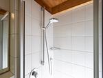 Dusche im Badezimmer - Apartment Bad Schachen - Top-Hundeurlaub