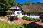 Fassade / Eingang - Ferienhaus Bauernkate Basstölpel - Top-Hundeurlaub
