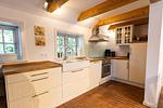 Küche / Küchenzeile - Ferienhaus Bauernkate Basstölpel - Top-Hundeurlaub