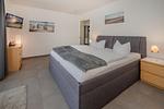 Schlafzimmer - App. Ahlbeck mit Balkon, Kamin und Seeblick - Top-Hundeurlaub
