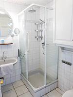 Duschbad in der Ferienwohnung Hopelfask in Süddorf auf Amrum - Ferienwohnung *Hopelfask* - Top-Hundeurlaub