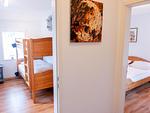 Blick in die zwei Schlafzimmer in der Ferienwohnung Hopelfask in Süddorf auf Amrum - Ferienwohnung *Hopelfask* - Top-Hundeurlaub