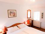 Schlafzimmer mit Doppelbett in der Ferienwohnung Hopelfask in Süddorf auf Amrum - Ferienwohnung *Hopelfask* - Top-Hundeurlaub