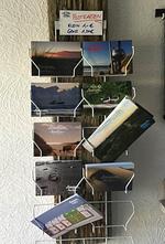 Postkartenwand im Hüs Sanskiin in Süddorf auf Amrum - Ferienwohnung *Driiwholt* - Top-Hundeurlaub