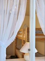 Blick in das Schlafzimmer der Ferienwohnung Fiiwfut in Süddorf auf Amrum - Ferienwohnung *Fiiwfut* - Top-Hundeurlaub